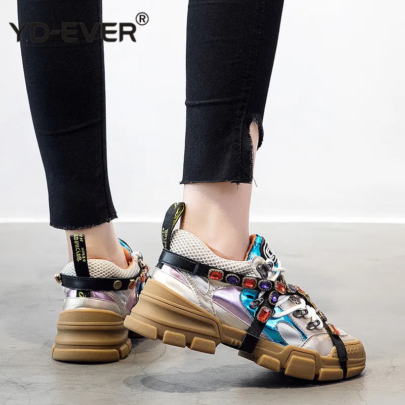 Женские кроссовки со стразами повседневная обувь на платформе шнуровке
