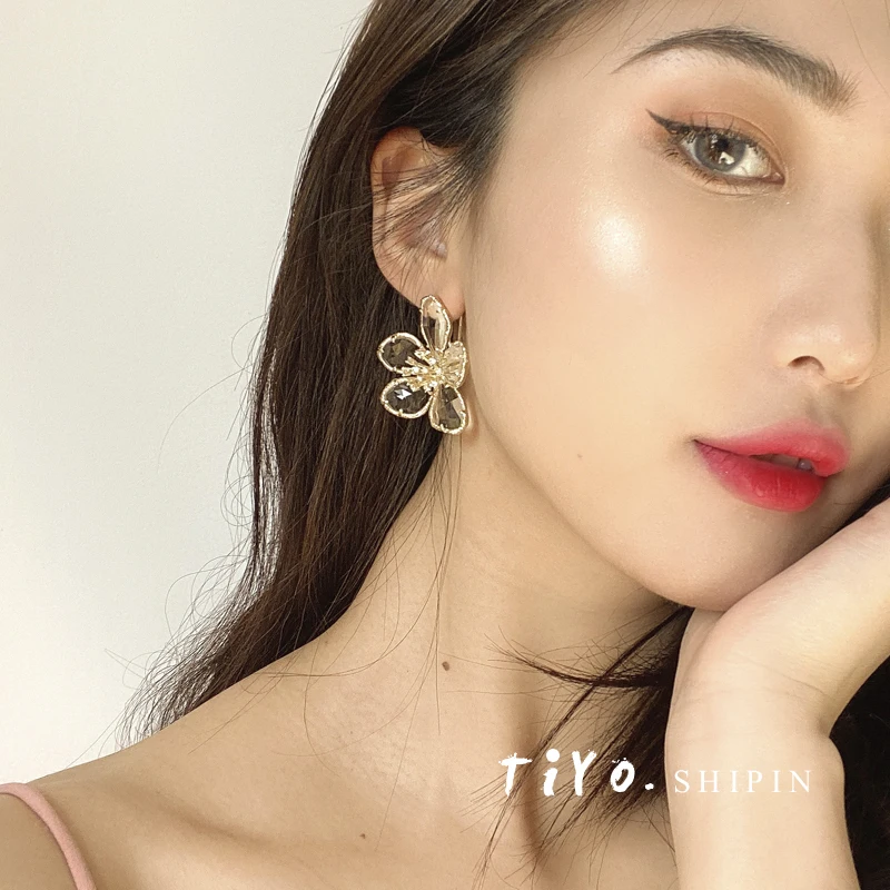 

S925 needle flower earrings French web celebrity earrings personality design earrings east gate Korea