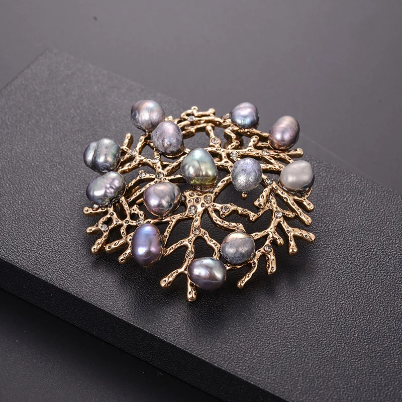 

Hongye New Fashion Natural Baroque Pearl Brooches Women High Quality Pin Accessories Anniversary/Birthday Dress Jewelry 2020
