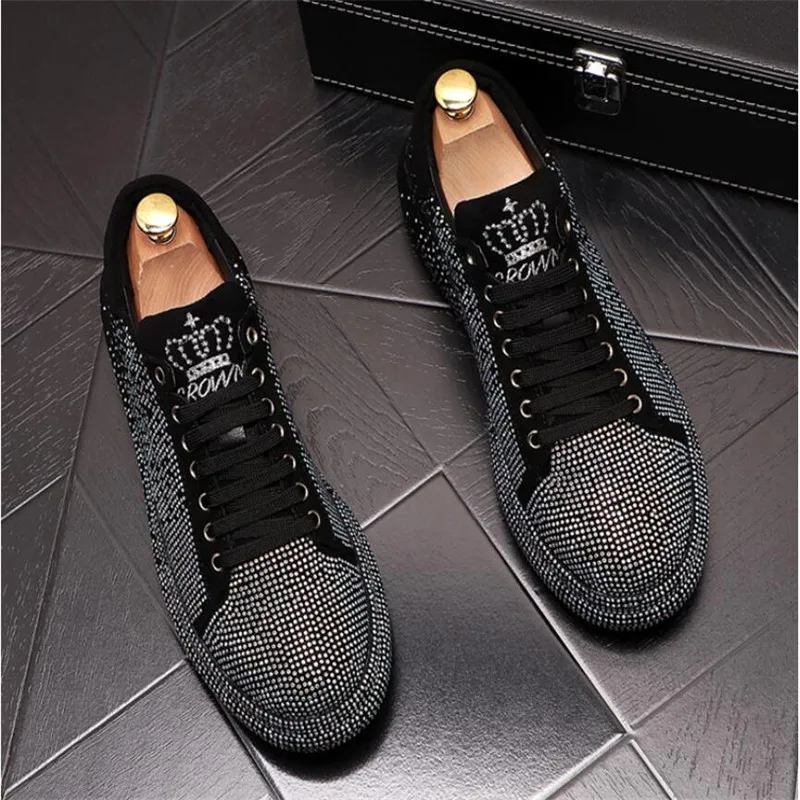 

New Luxury Dandelion Spikes Flat Leather Shoes Rhinestone Fashion Men Embroidery Crown Loafer Dress Shoe Smoking Slipper Casual