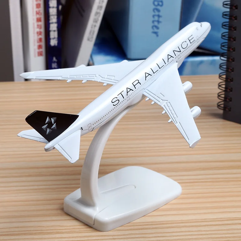 Модель самолета Star Alliance Боинг 747 400 16 см модель из сплава авиационного B747 с