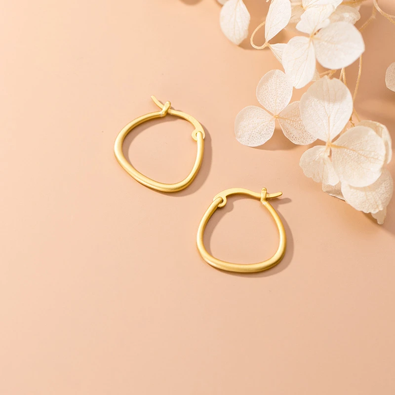 

S925 Sterling SilverColor Korean Fashion Gold Line Buckle Small Hoop Earrings for Women Lady Girls Party Jewelry
