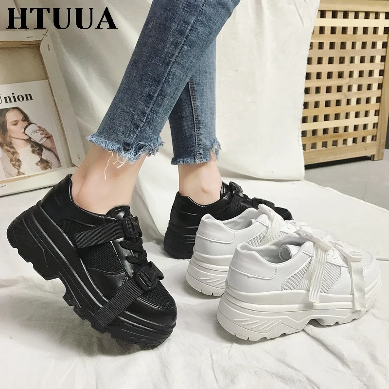 HTUUA/модные кроссовки на плоской платформе с дышащей сеткой; женская обувь из Вулканизированной Ткани; Цвет черный, белый; повседневная обувь на толстой мягкой подошве; SX2290
