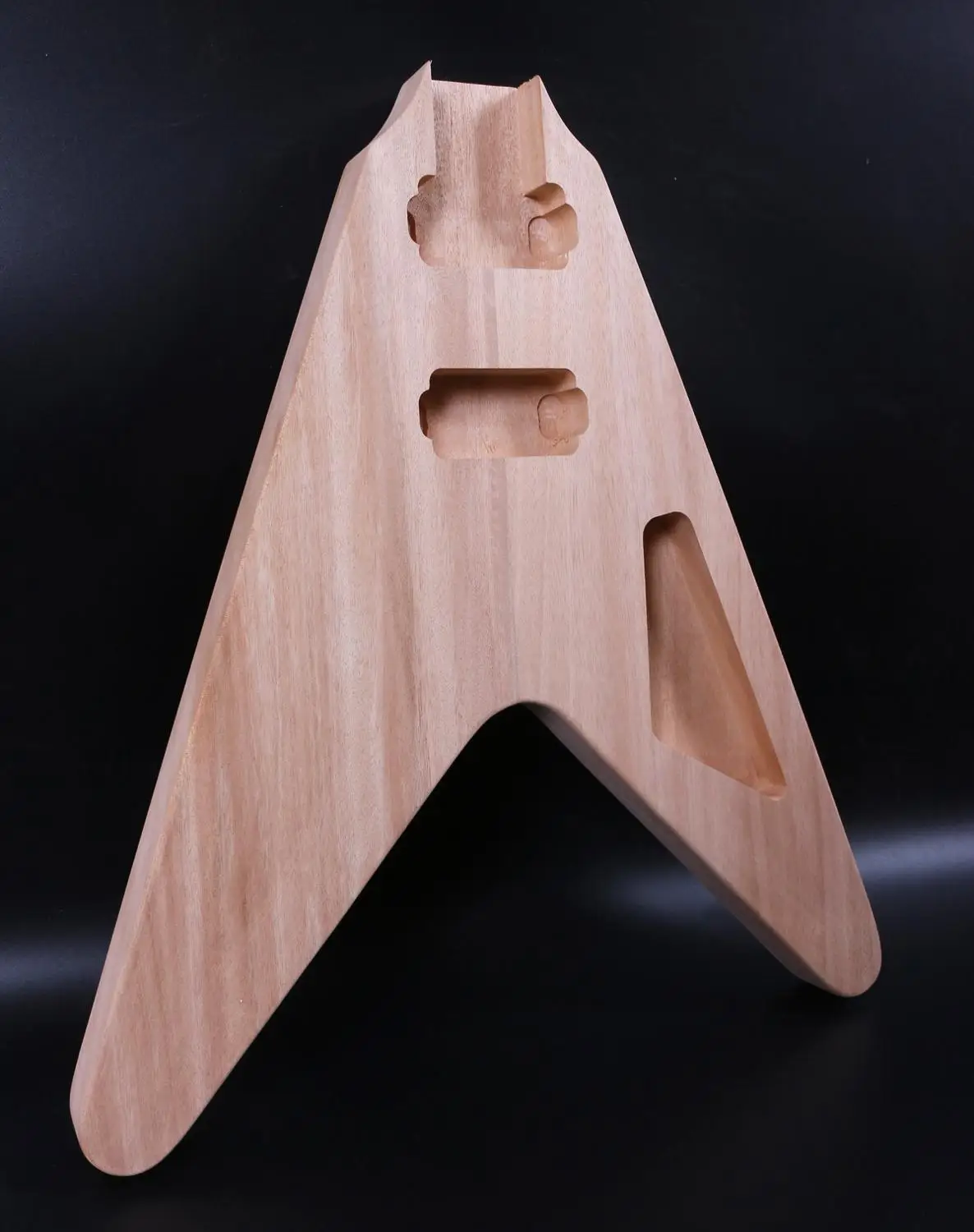 V-образный необработанный корпус для электрогитары из красного дерева