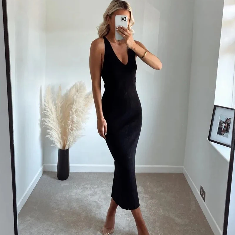 

Женское трикотажное платье с открытой спиной, черного цвета