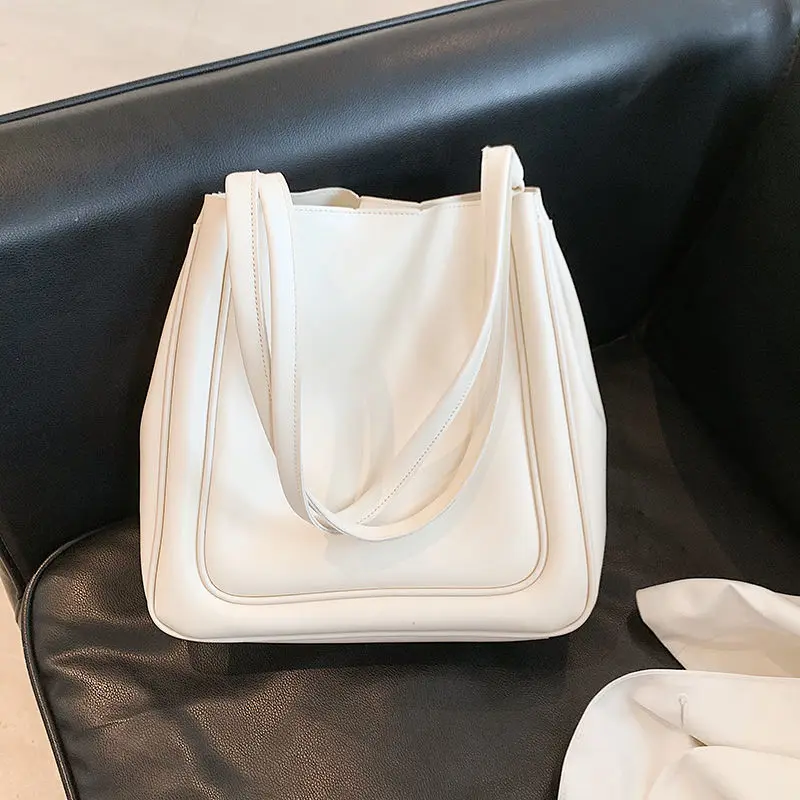Large Capacity Bag Women's 2021 New Autumn Winter Commuter Tote Bag High Sense Single Shoulder Bag Light Luxury Fashion Handdag