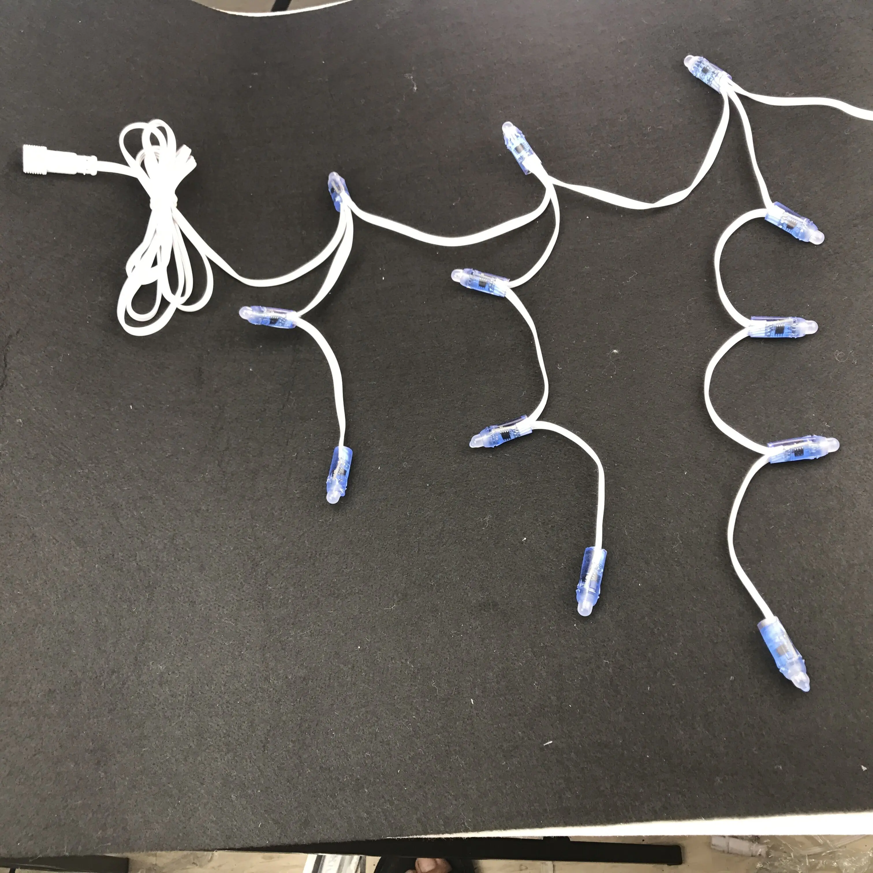 Индивидуально СВЕТОДИОДНЫЙ полноцветный Icicles string; DC12V WS2811 Светодиодный; все белый провод; IP68; 60 узлов/комплект; с 2 м xсоединительным хвостом