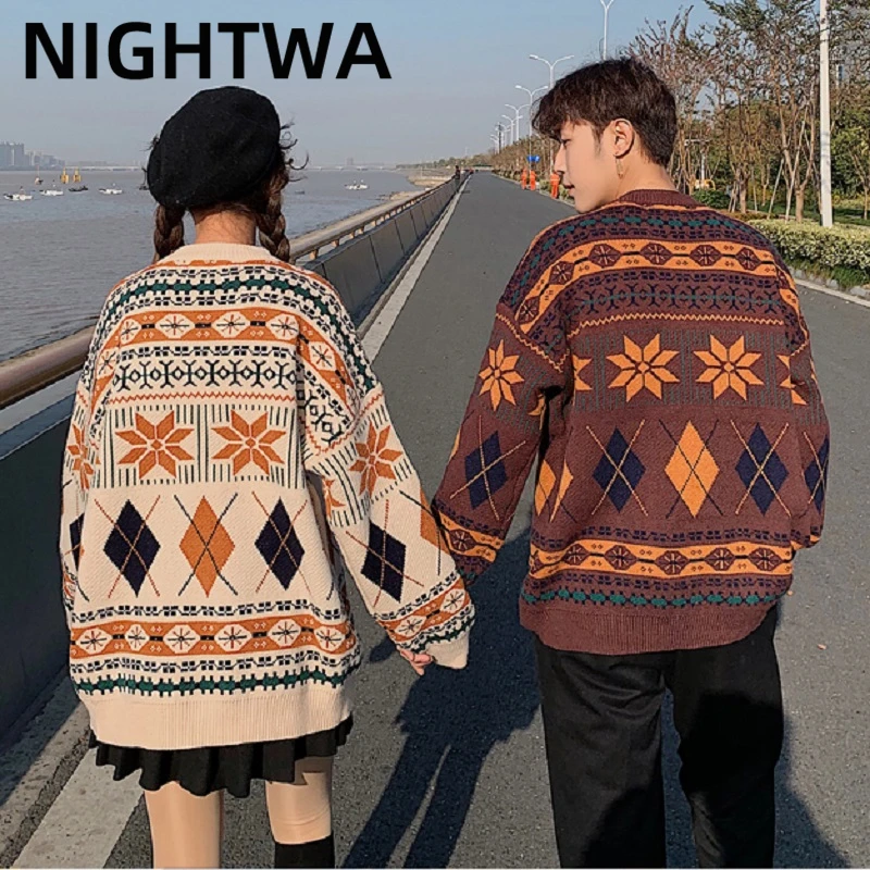 

Парный свитер NIGHTWA в корейском студенческом стиле, осенне-зимние пуловеры с геометрическим узором, свободные вязаные свитера с круглым выре...