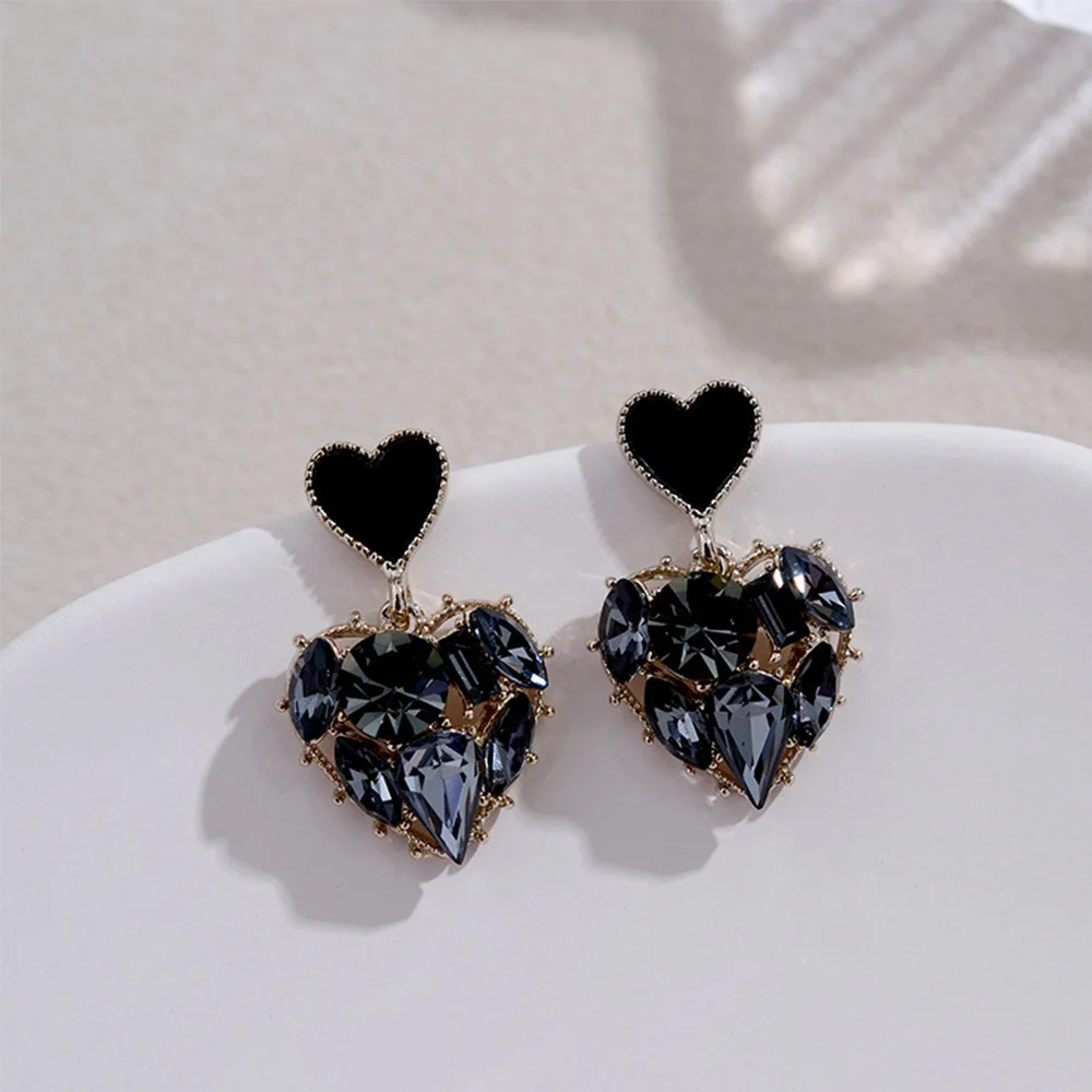 

New Fashion Arrival Trendy Black Rhinestone Crystal Love Heart Stud Earrings Sweet Jewelry For Women