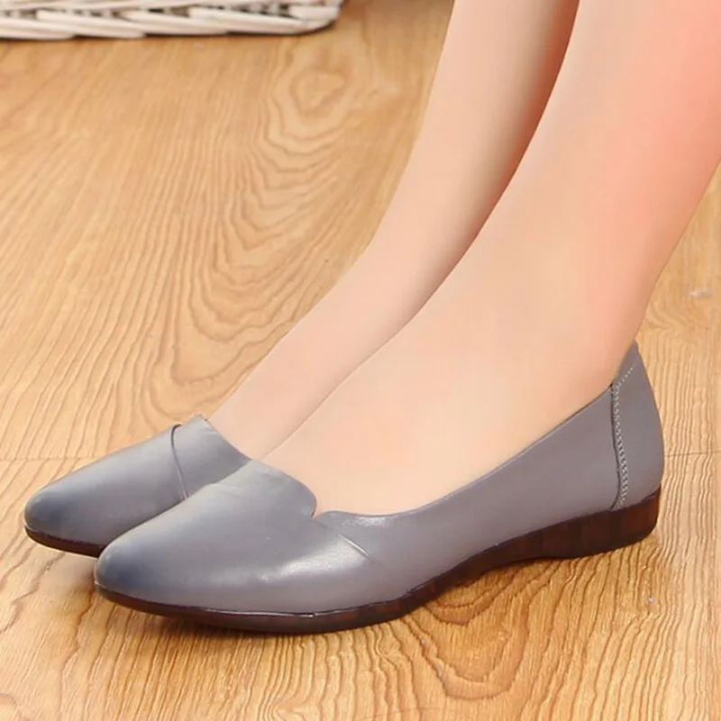 2020 New Genuine Leather Women Flats Comfortable soft Pointed Toe Solid Pregnant Driving Ladies Loafers Shoes Mother Shoes