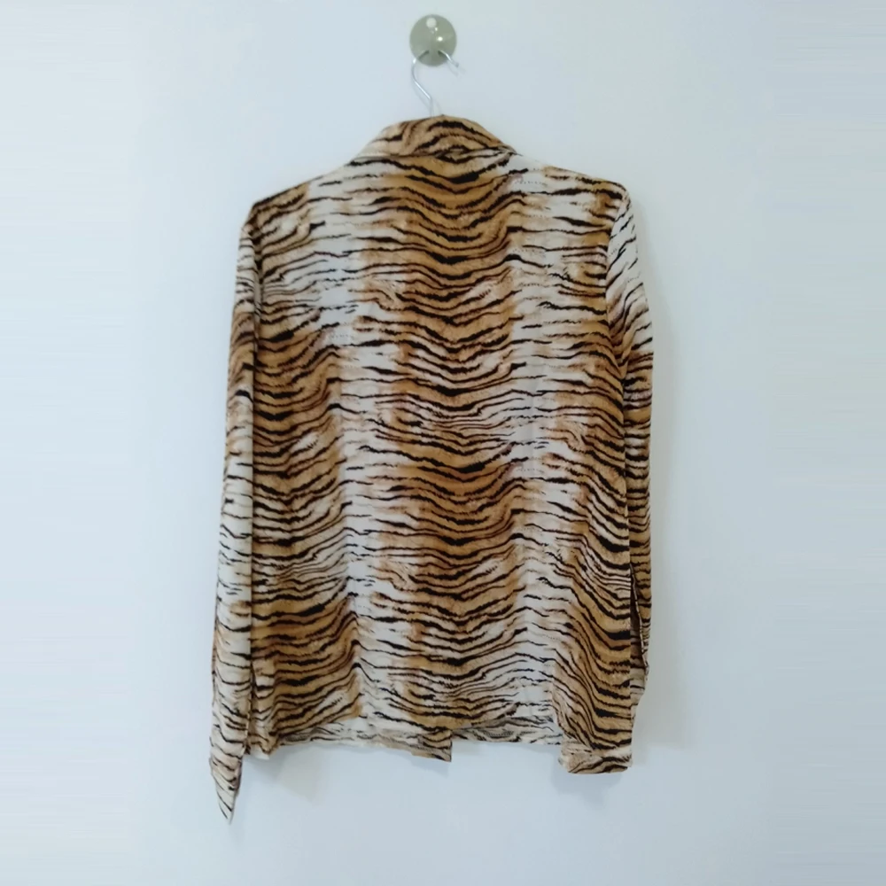 Женская Базовая Блузка с принтом тигра рубашка длинным рукавом и v-образным