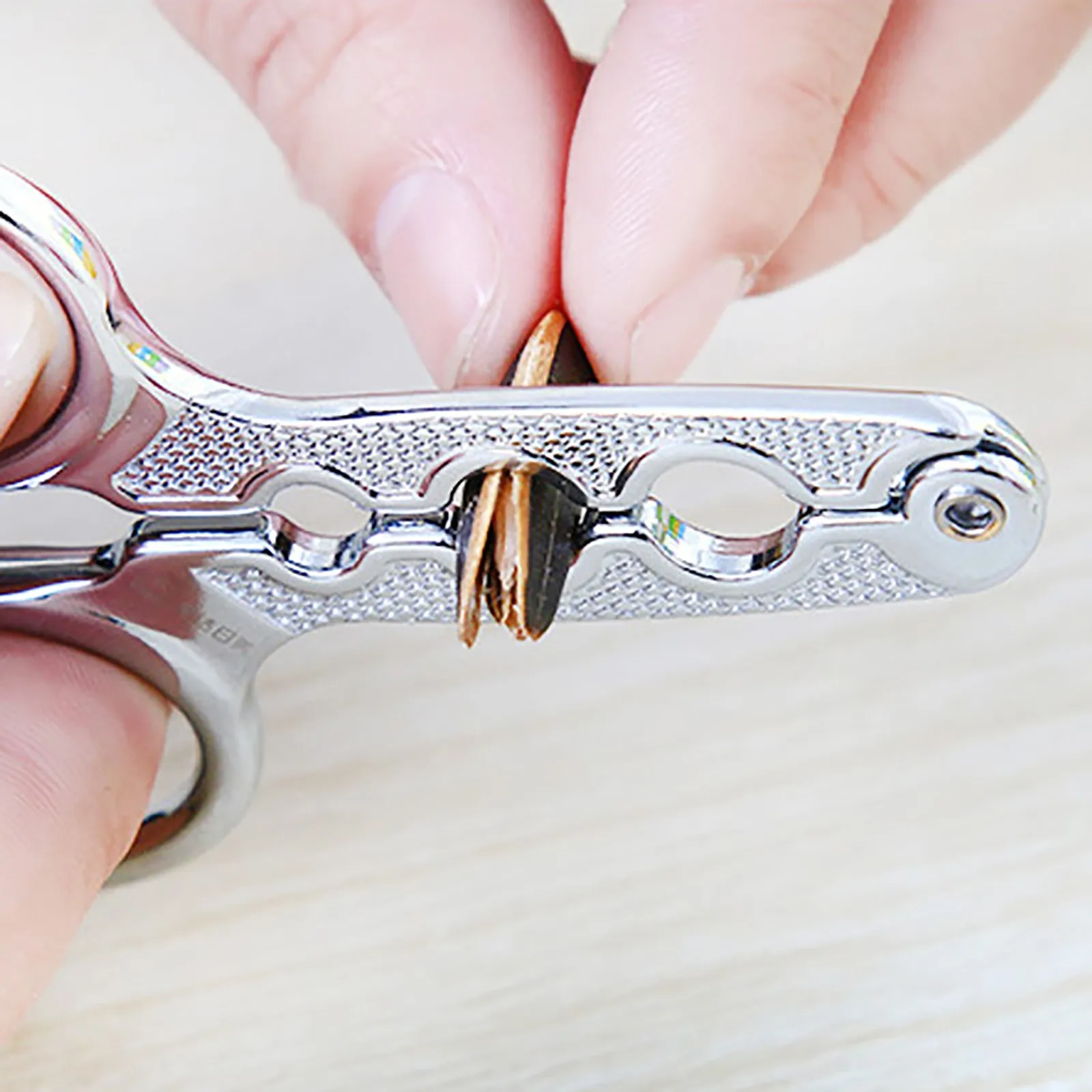 

2PCS Alloy Melon Seed Pliers Sunflower Automatic Shelling Machine Melon Seed Peeler Seed Nut Pliers Scissor Forceps Kitchen Tool