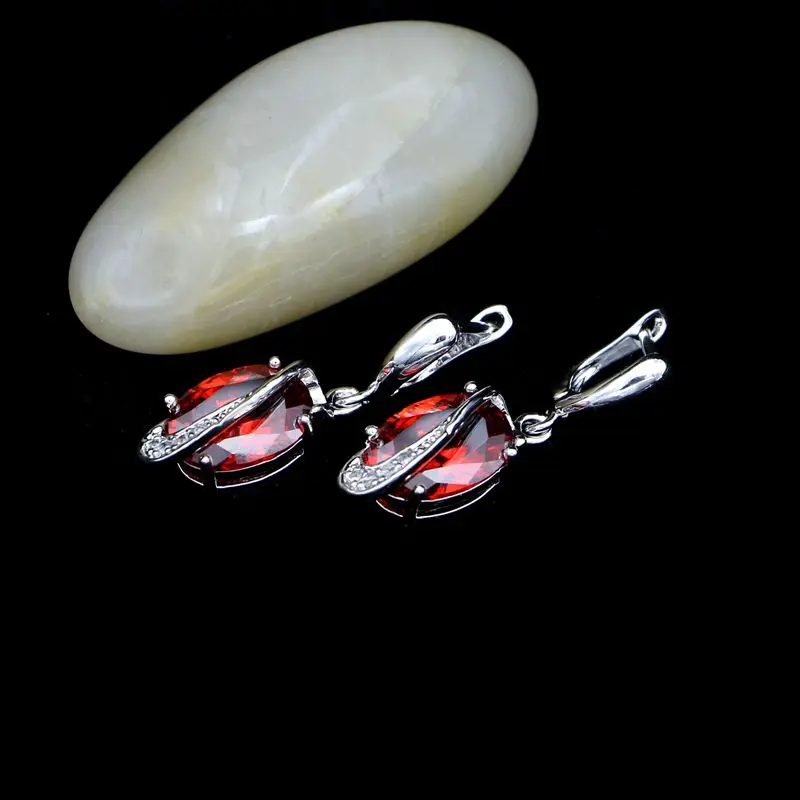 Женские серьги подвески из серебра 925 пробы с красным камнем и кубическим