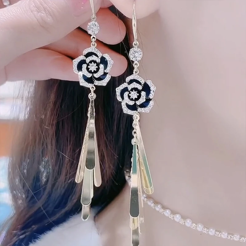 

Black rose flower elegant ladies earrings metal tassel retro pendant earrings hot personality Korean Trend wedding jewelry