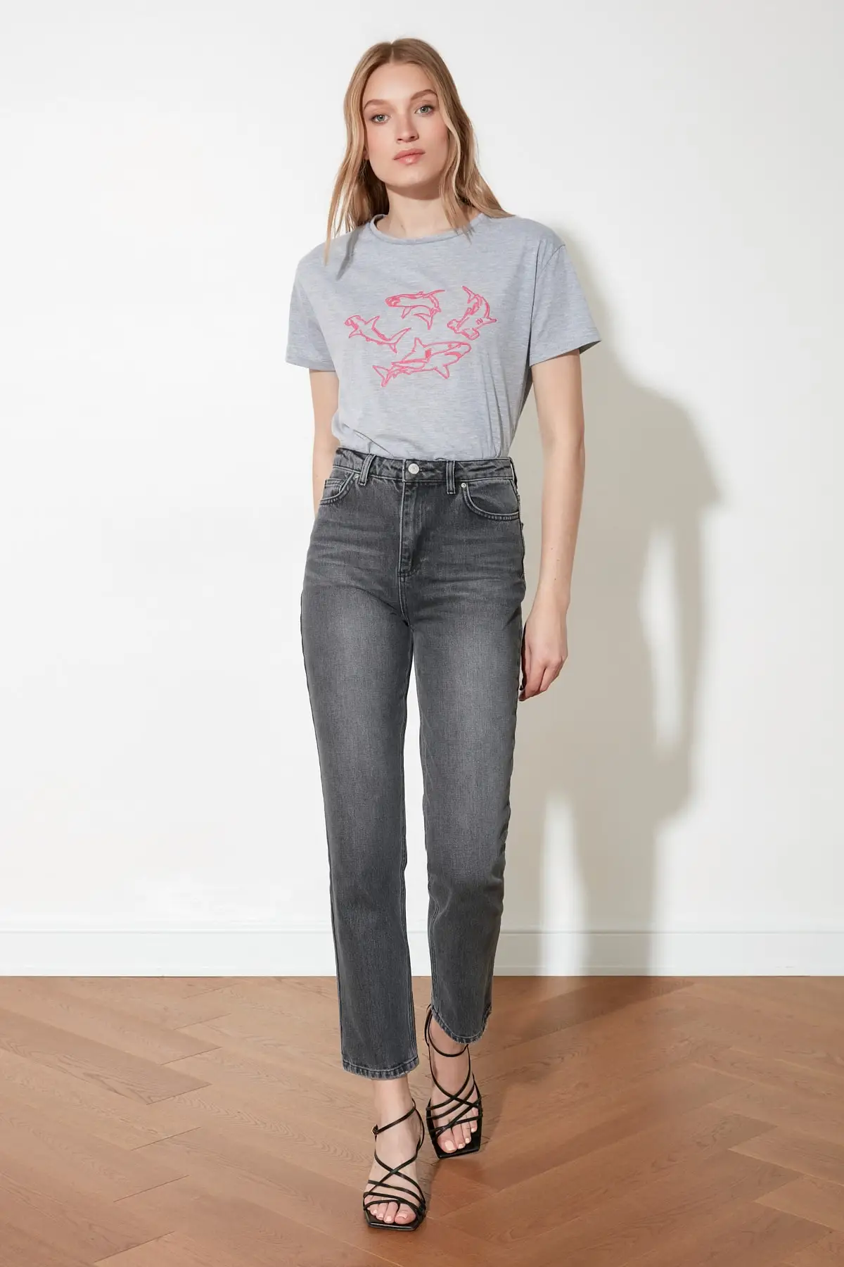 

Trendyol High Waist Bootcut Jeans TWOSS21JE0035