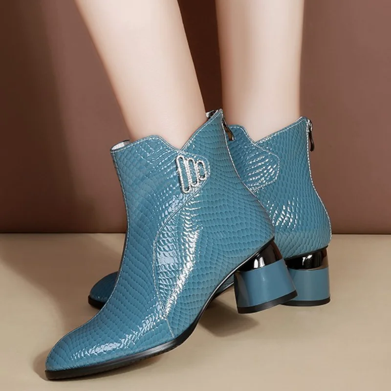 

Женские ботинки из натуральной кожи, на высоком каблуке, с острым носком