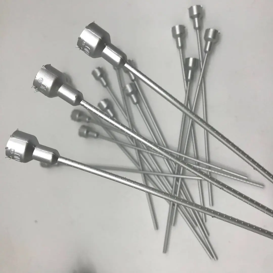 Пластиковый стержень длиной 20 см используемый для составления композиционных