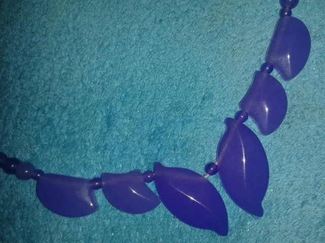 Ожерелье в форме листьев из искусственных бусин цвет сирень 18 дюймов Модные