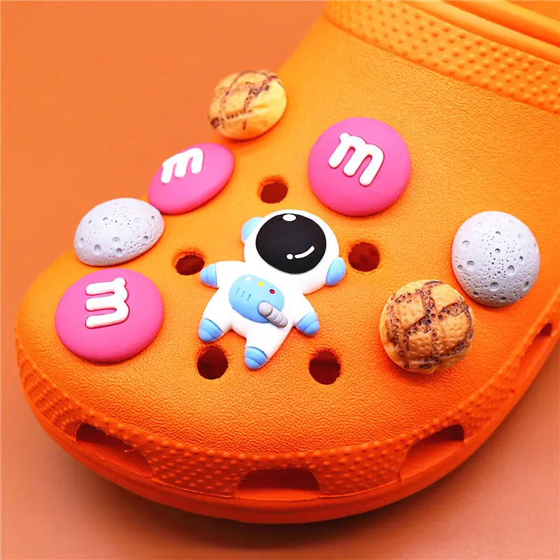 Fashion Hard Resin 3D Astronaut Shoe Charms Accessories Cute Moon Bread Shoes Buttons M Beans Sandals Charm Decorations U321