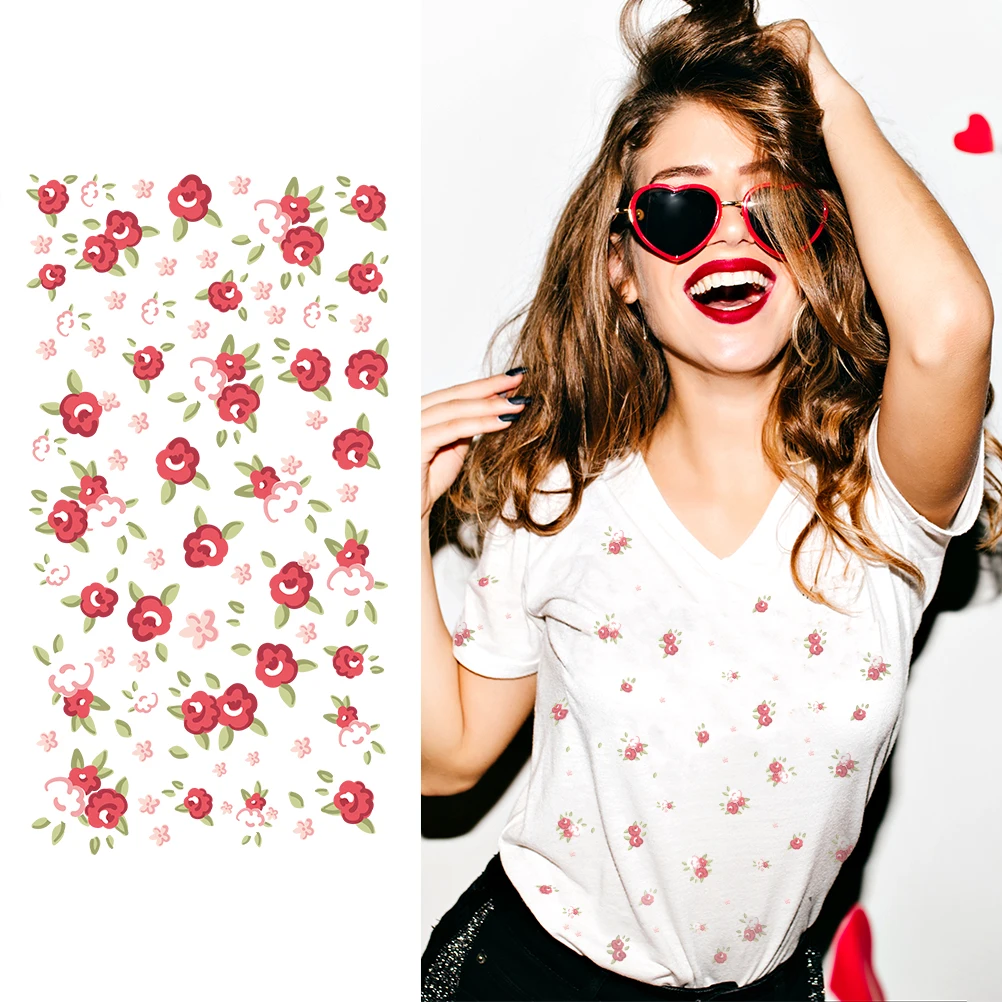 Маленькие наклейки с красными цветами для самостоятельного нанесения утюгом