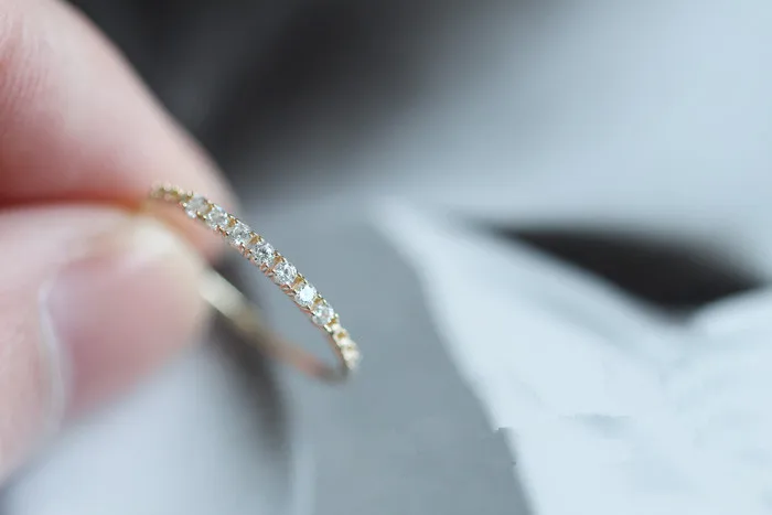 14k Золотое кольцо с тонким кристаллом для укладки изящное минималистичное в виде