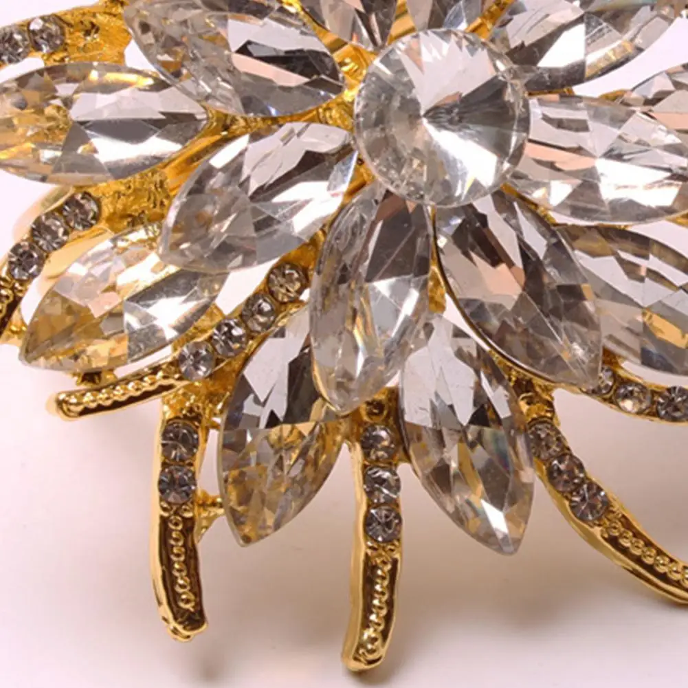 

6pcs Alloy Napkin Ring Flower Rhinestone Design Towel Napkin Buckle Holders Wedding Party Dinner Table Decoration