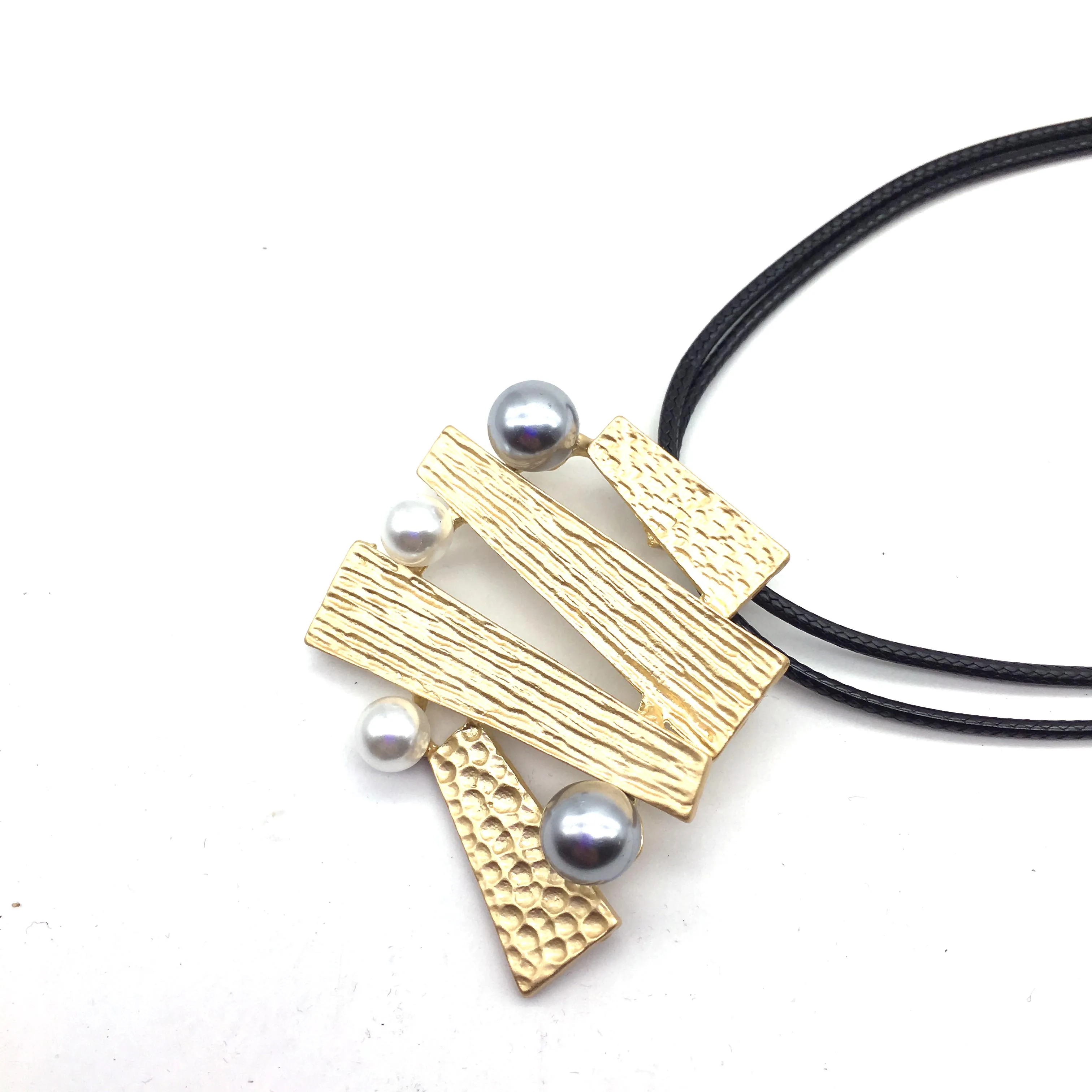 Женское Ожерелье чокер с подвеской из черной кожи серые жемчужные ожерелья и