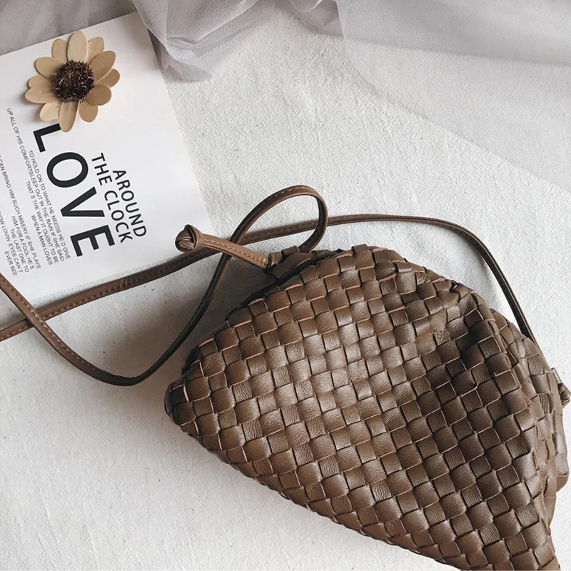 Сморщенные сумки для женщин 2020 овчина тканые облако Хобо женская сумка