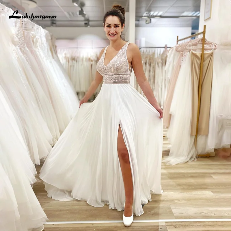 

Lakshmigown Beach Boho Wedding Dresses 2021 Side Slit Sexy Lace Wedding Gowns V Neck Pleat Chiffon Bride Dress Vestido De Novia