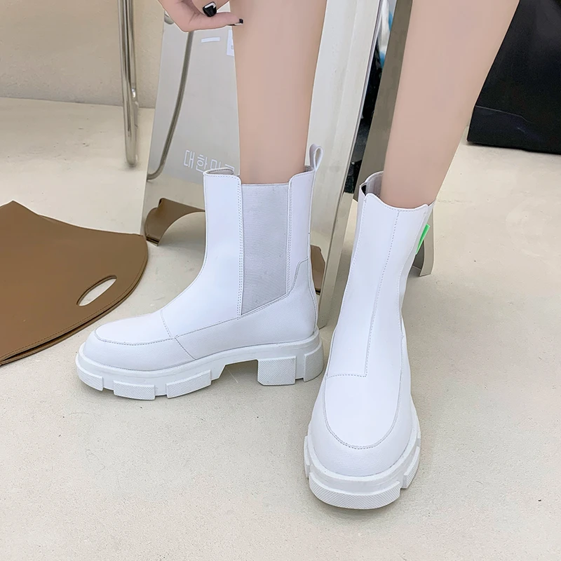 

Chelsea Boots Women New 2021 Luxury Designer Female Shoes Flat Heel Round Toe Ankle Rubber Fashion Ladies Lolita Low