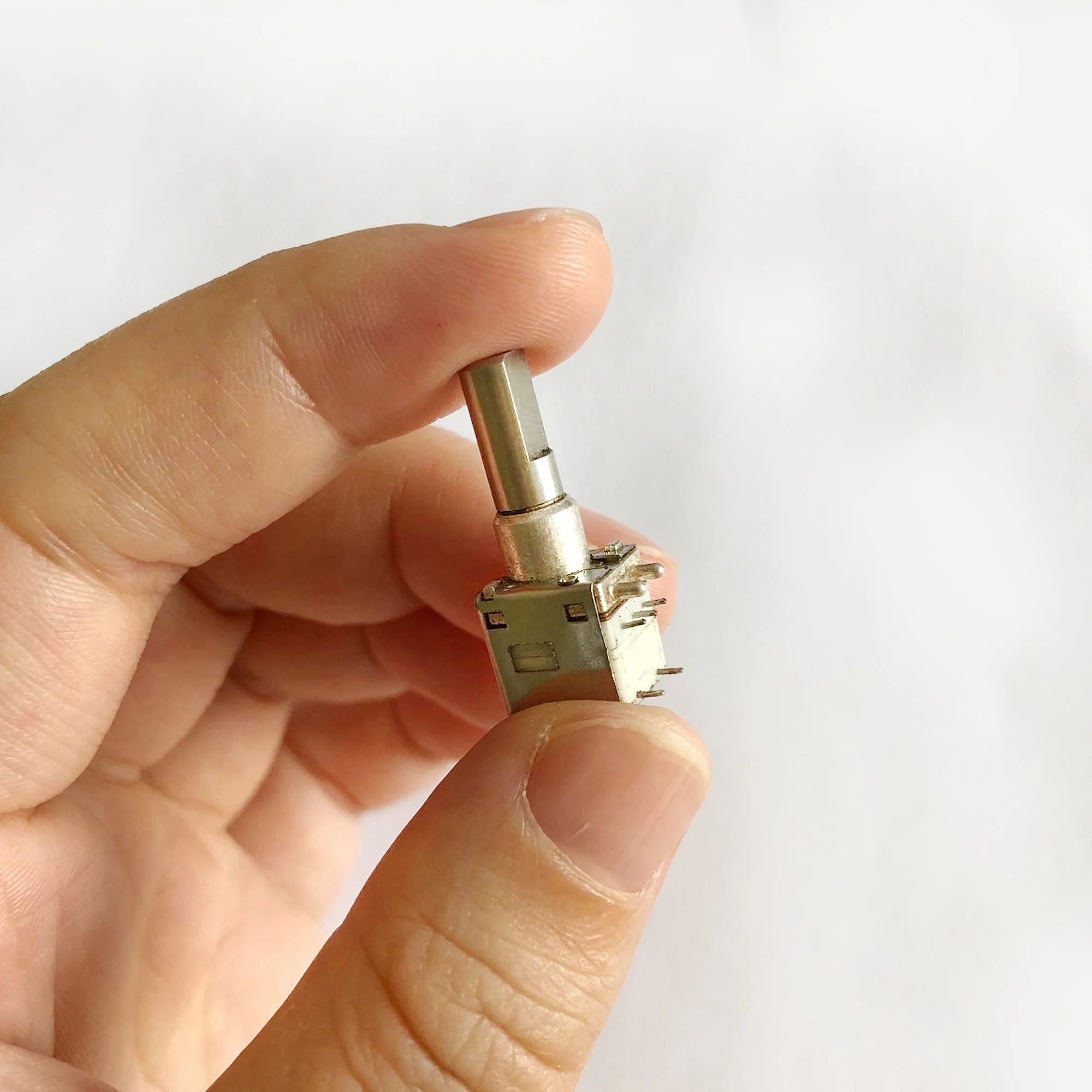 

1PC VBLL 1875103C04 Walkie Talkie Potentiometer Volume Control Switch for Motorola XPR3300 XPR3500 XPR7350 XPR7550 2 Way Radio