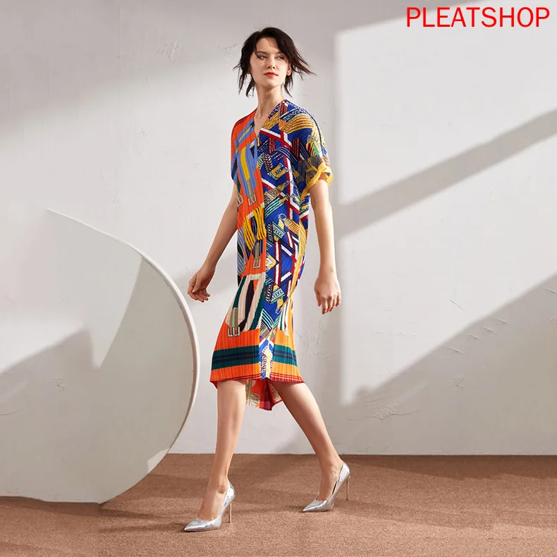 2023 New MIYAKE Pleated Dress Summer French V-neck Retro Temperament Printing Loose High-Waisted Irregular Medium-length Dress
