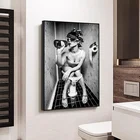 Сексуальная Девушка сидит в туалете холст со скандинавскими мотивами художественные плакаты и принты черно-белые парусиновые туфли настенные картины художественные картины Cuadro