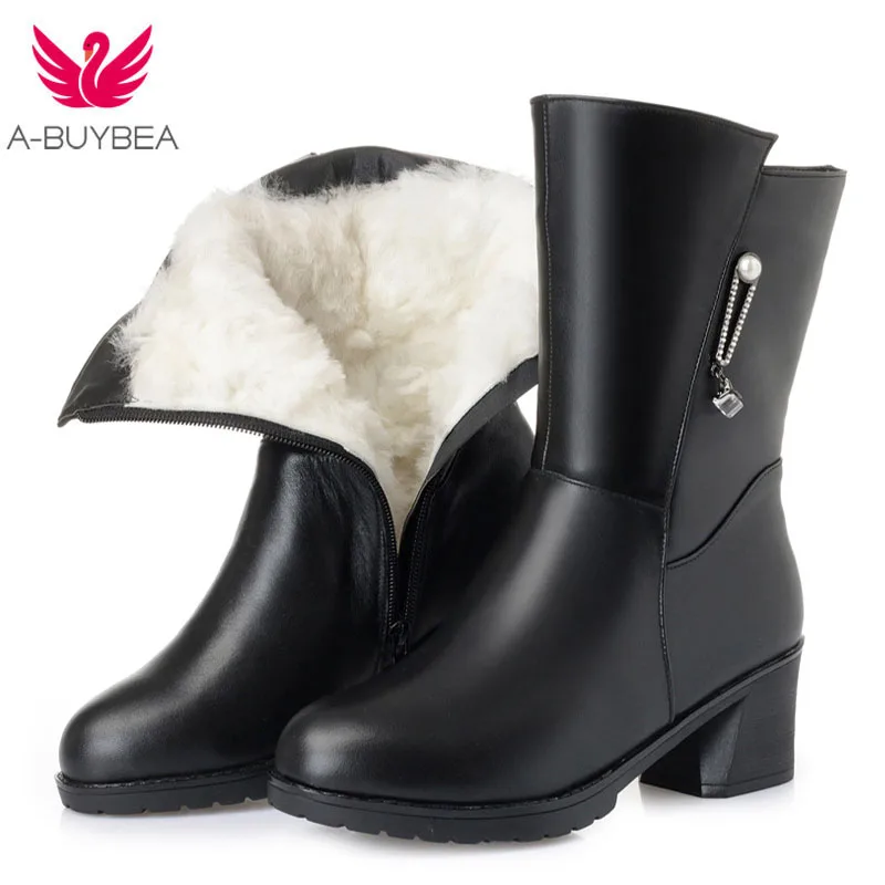 Женские зимние ботинки из натуральной кожи на высоком каблуке средней длины с