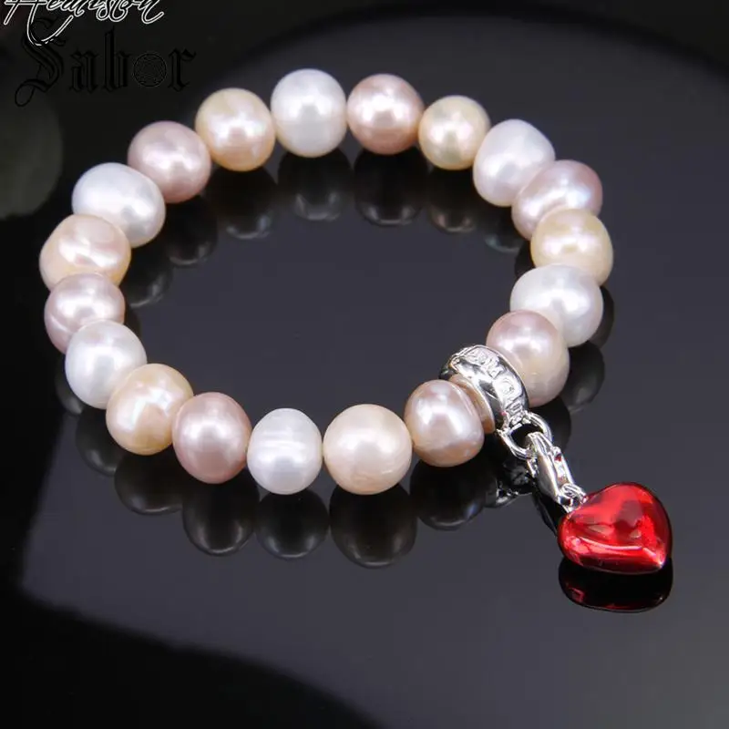 Многоцветный браслет из бусин и пресноводного жемчуга с красным сердцем