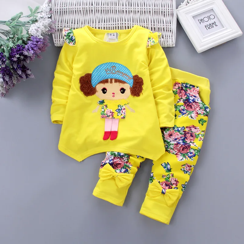 В 2021 году весенне-осенняя футболка с длинными рукавами и цветочным принтом для