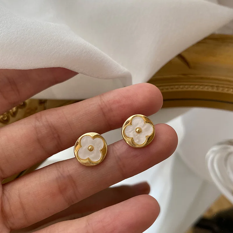 

2021 Trend Korean Cute Flower Clover Star Shape Gold Stud Earrings for Women Elegant Brass Jewelry for Women Pertty Female Gifts