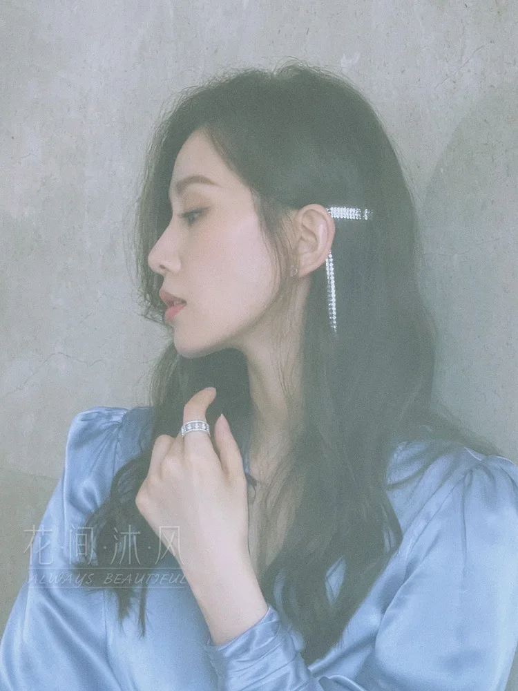 

Шпилька для волос с кисточками в виде звезд и леса