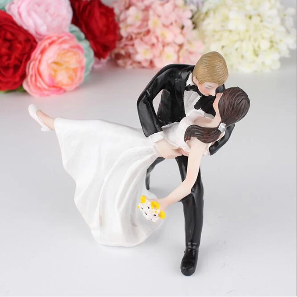 

Cake Doll Resin Decoration Valentine's Day Gift Cake Top Decoration wedding gift toy Tango kiss