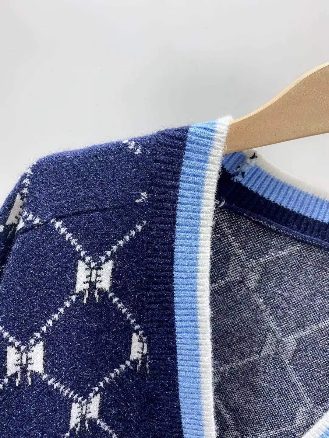 

Women Jacquard Plaid Casual Long Sleeve Sweater V-neck Single Breasted 2021 Early Autumn Knit Cardigan