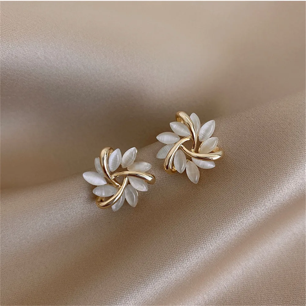 

High sense of opal sun flower earrings 2021 new tide earrings women simple and delicate temperament net red jewelry