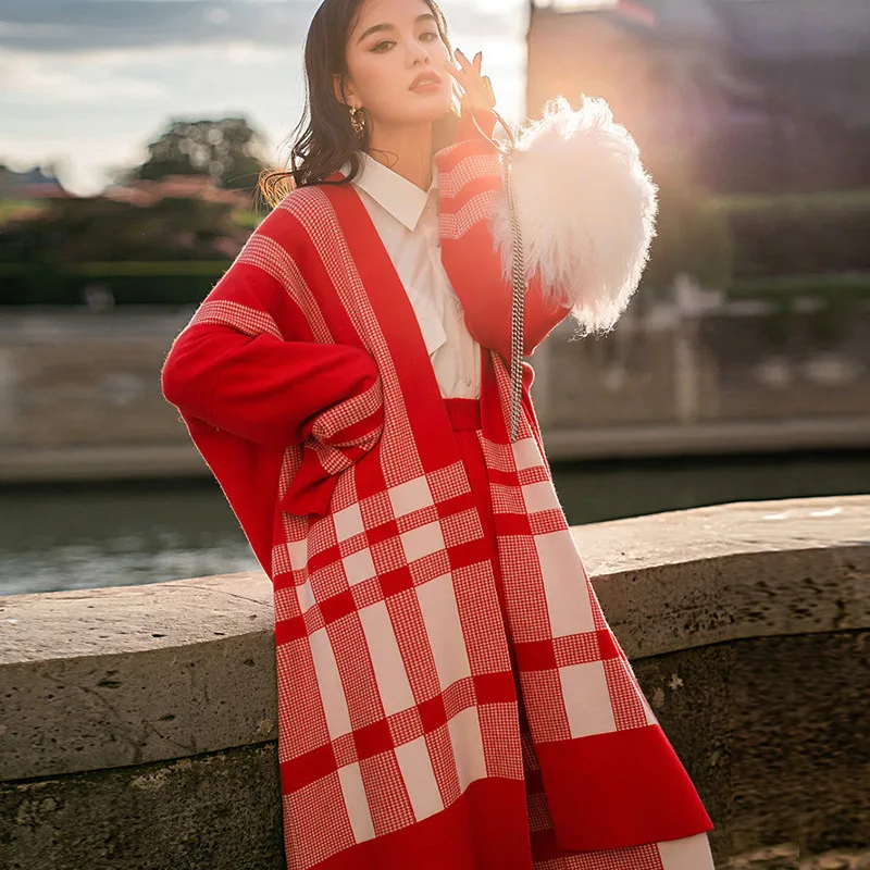 LANMREM новинка 2019 трикотажный кардиган с v-образным вырезом белый и красный цвета +