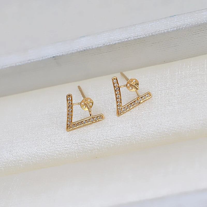 Рисунок 2 - Оригинальные золотые серьги в форме сердца AU 750 18K