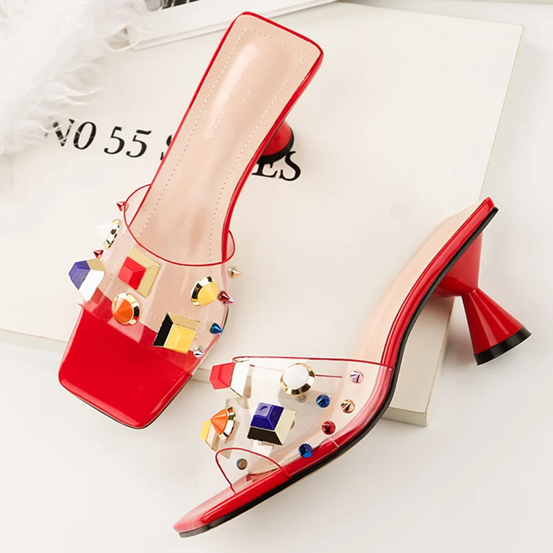 Летние женские шлепанцы на высоком каблуке 6 см с кристаллами заклепками