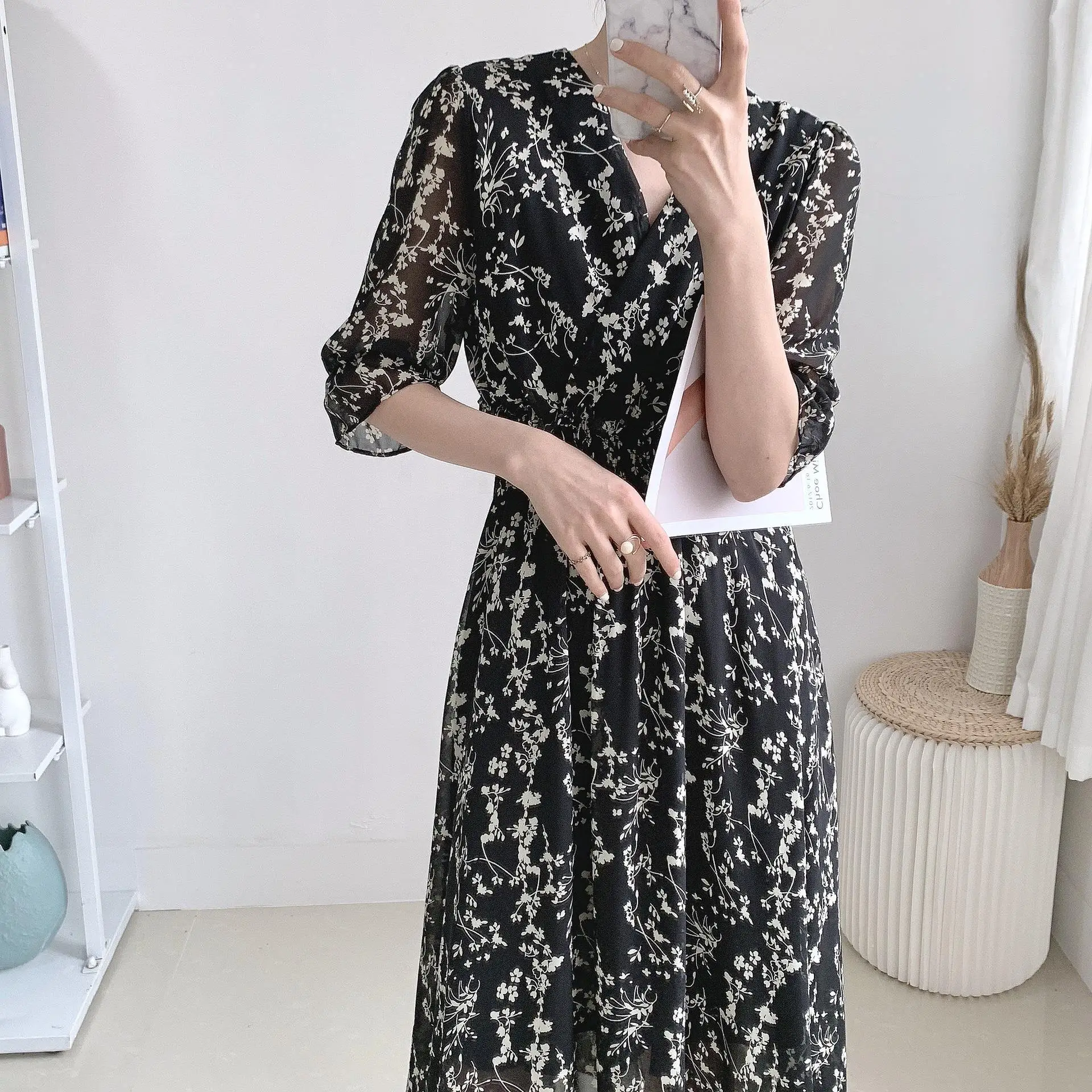 

Retro floral dress women's elegant Chiffon French party dress puff sleeve V-neck MIDI dress autumn 2021 new women's dress