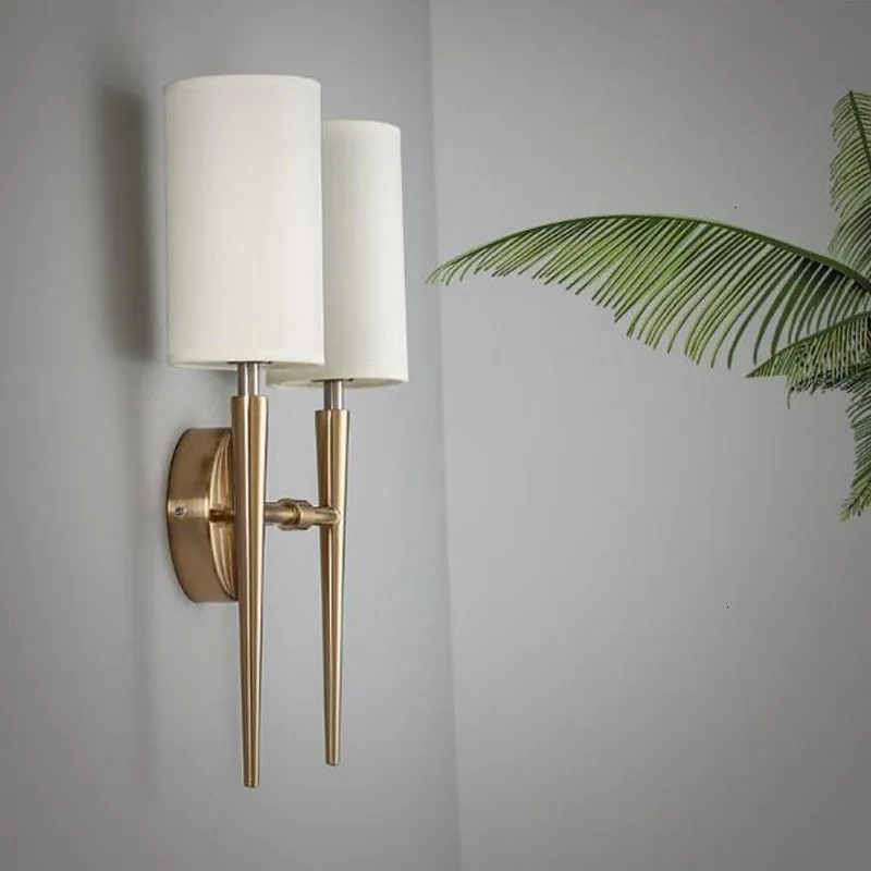 Простой современный настенный светильник с золотой основой для отеля спальни