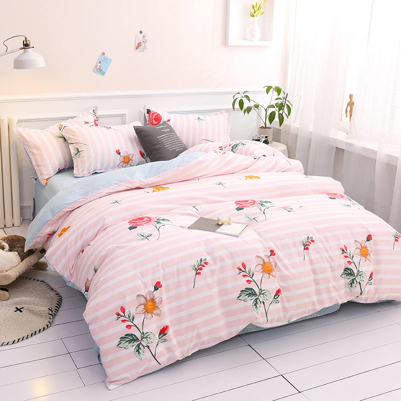 Комплект постельного белья в розовую полоску с цветочным рисунком домашний