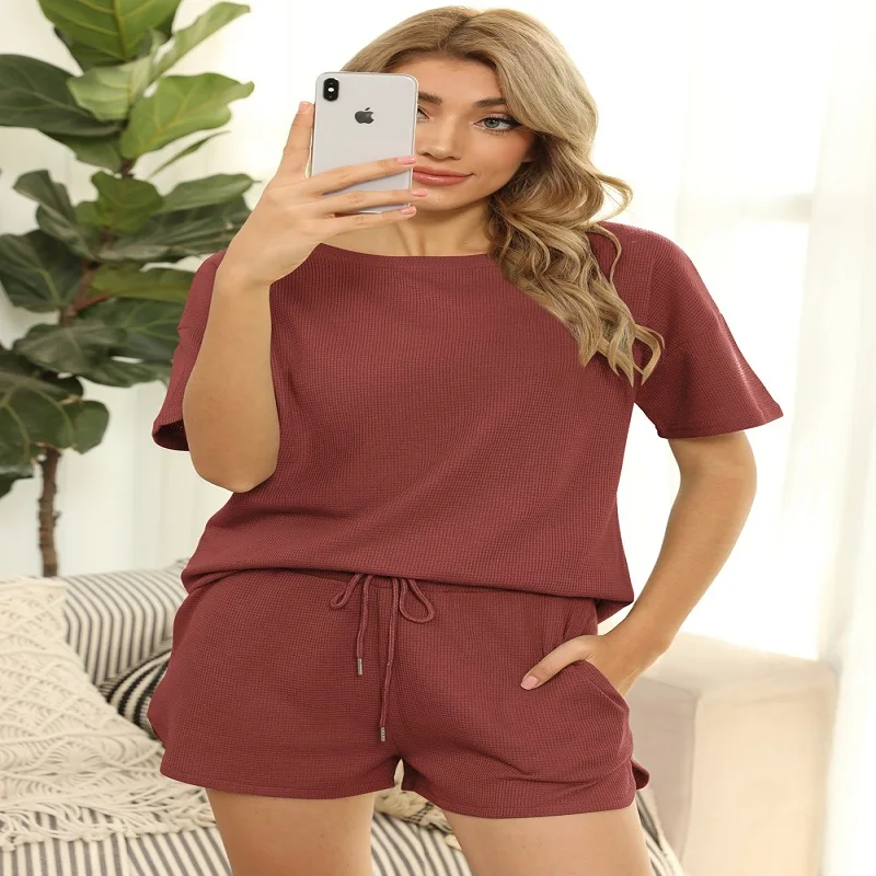 

Модный повседневный костюм из двух предметов с шортами и коротким рукавом, спортивный однотонный костюм с коротким рукавом и круглым вырез...