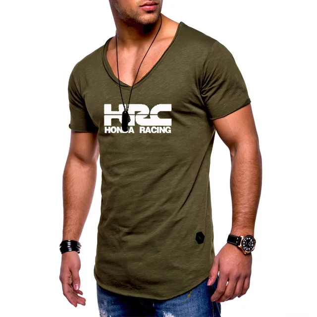 Мужская хлопковая футболка с коротким рукавом V-образным вырезом и логотипом