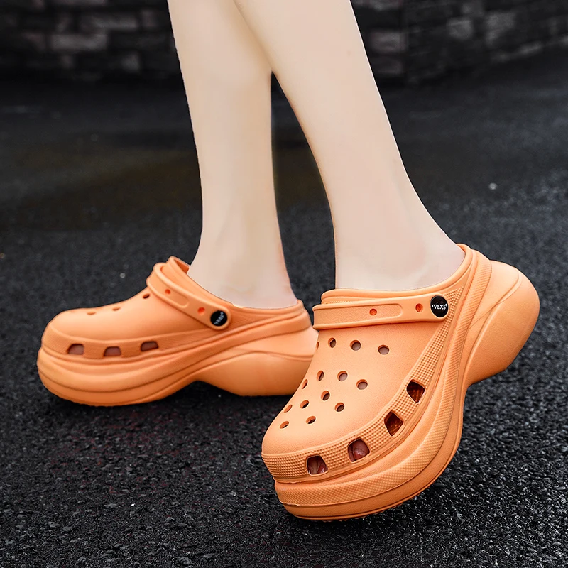 Женские сандалии с перфорацией Белые пляжные на плоской подошве для сада и улицы